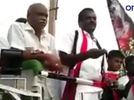 ஊருக்குள்ளே வரக்கூடாது... காங்கேயத்தில் தனியரசு விரட்டியடிக்கப்பட்ட பரபரப்பு காட்சி - வீடியோ