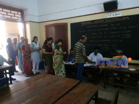 எவ்வளவு செலவு செய்யுது தேர்தல் ஆணையம்... தேர்தல் அதிகாரிகளை மட்டும் கண்டுகொள்ளாமல் பாரபட்சம் ஏனோ?