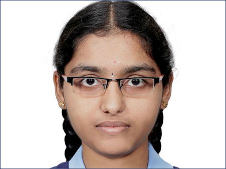 ப்ளஸ் 2 தேர்வில் 'ஸ்டேட் ஃபர்ஸ்ட்' வந்த ஒரே பள்ளியை சேர்ந்த 2 பேர்