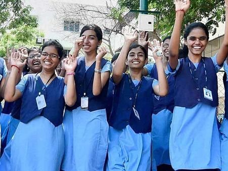 +2 தேர்ச்சி.. ஈரோடு 'டாப்'... கடைசி இடத்தில் வேலூர்.. 3வது இடத்திற்குப் போன விருதுநகர்!