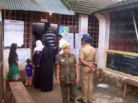 தென்காசி தொகுதியில் மறு வாக்குப்பதிவு முடிந்தது... 57 சதவீத வாக்குகள் பதிவு