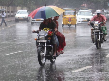 மழைக்கு தமிழக அரசு எச்சரிக்கை விடுக்குதே.. அடடே!