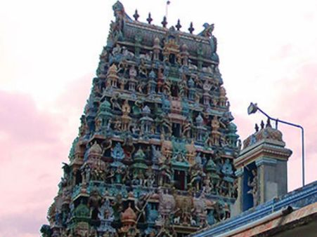 சிவகங்கை அருகே கோவில் திருவிழாவுக்கு எதிர்ப்பால் மோதல்- போலீஸ் துப்பாக்கி சூடு- 80 பேர் கைது