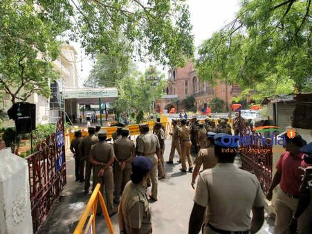 ஜெ., பதவியேற்பு விழாவிற்கு வந்த எஸ்ஐ.யிடம் இருந்து ரூ.40,000 திருட்டு