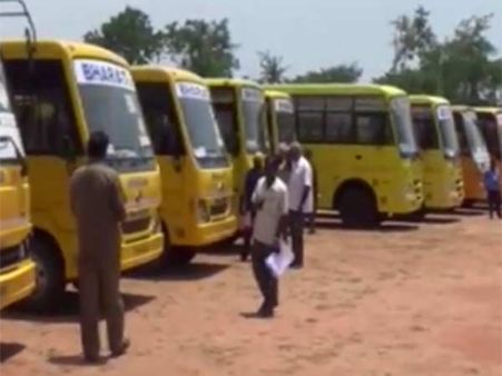 பள்ளிகள் திறப்பிற்கு முன் அதிகாரிகள் அதிரடி ஆய்வு- தூத்துக்குடியில் 10 பள்ளி வாகனங்கள் தகுதி நீக்கம்