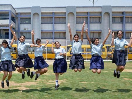 10ம் வகுப்பு தேர்வு முடிவுகள்: புதுவையில் 4 பேர் முதலிடம்