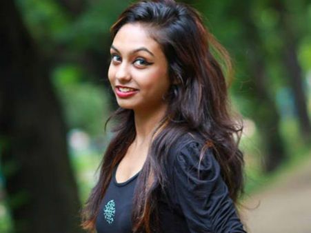 பேஸ்புக்கில் தகவல் சொல்லி விட்டு தற்கொலை செய்து கொண்ட மாடல் அழகி!