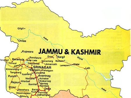 தேசிய கீதத்தை அவமதித்த 2 பத்திரிக்கையாளர்கள் ராணுவ நிகழ்ச்சியில் இருந்து வெளியேற்றம்