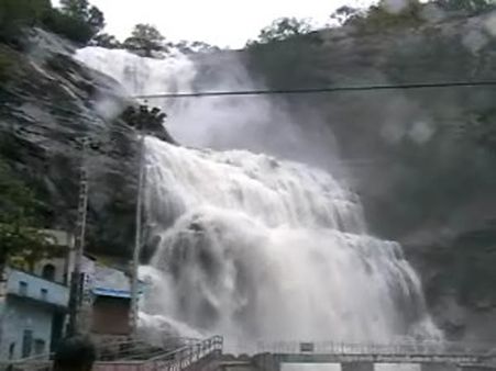 மேற்கு தொடர்ச்சி மலைப்பகுதியில் மழை அறிகுறி... விரைவில் குற்றால சீசன் தொடங்கும்!