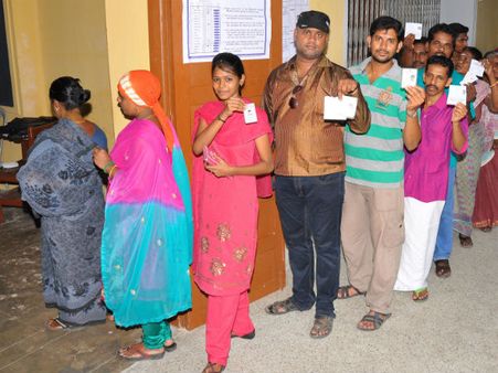 அரசுப் பள்ளிகளை குப்பையாக்கி விட்டுப் போன சட்டசபைத் தேர்தல்!