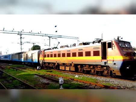 ஓடும் ரயிலில் தெறித்த மேற்கூரை.. பீதியில் அலறிய சென்னை-மைசூர் சதாப்தி பயணிகள்