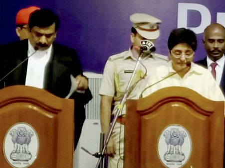 புதுவை துணை நிலை ஆளுநராக பதவியேற்றார் கிரண்பேடி