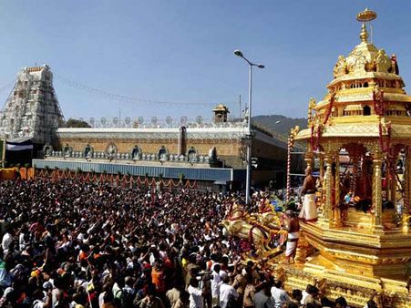 கோடை விடுமுறையின் கடைசி ஞாயிறு... திருப்பதியில் ஒரே நாளில் ஒரு லட்சம் பேர் குவிந்தனர்