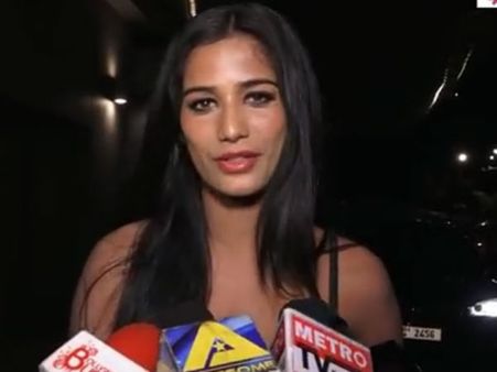 கோஹ்லியை மனதார காதலிக்கிறேன்: பூனம் பாண்டே- ஏது இது அனுஷ்காவுக்கு தெரியுமா?