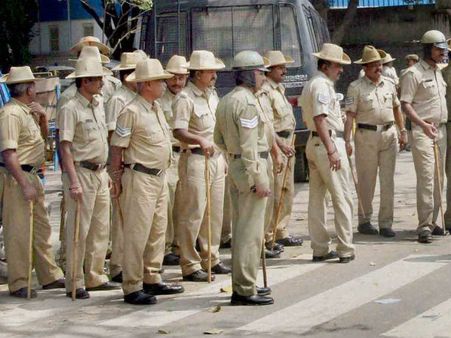 எஸ்மா சட்டத்தை பிறப்பித்தது கர்நாடக அரசு.. போலீசார் போராட்டம் நடத்தினால் டிஸ்மிஸ்