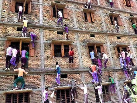 பீகாரில் 10ம் வகுப்பு தேர்வில் வெறும் 44.66% பேரே தேர்ச்சி: மாணவிகளை தோற்கடித்த மாணவர்கள்