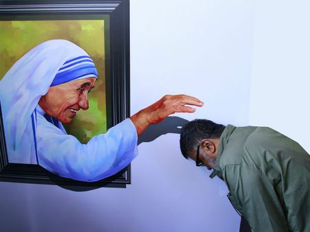 'அன்னை தெரசாவிடம் ஆசி வாங்கலாம்... அப்துல் கலாமிடம் பூந்தொட்டி பெறலாம்!'