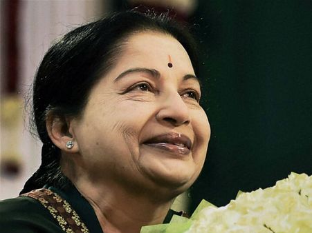 'கங்கிராட்ஸ் 'அம்மா': ஃபேஸ்புக்கில் போஸ்ட் போட்ட ம.பி. கலெக்டருக்கு நோட்டீஸ்