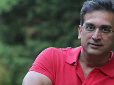 யு.கே.: பெண் நோயாளிகளை கண்ட இடத்தில் தொட்டு தொல்லை.. இந்திய டாக்டர் மீது வழக்கு