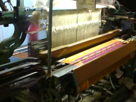 கூலி உயர்வு கோரி விசைத்தறி தொழிலாளர்கள் திடீர் ஸ்டிரைக்