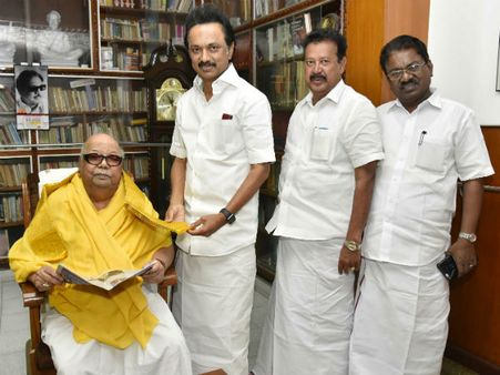 முதல் முறையாக எதிர்க்கட்சித் தலைவரான மு.க.ஸ்டாலின்!