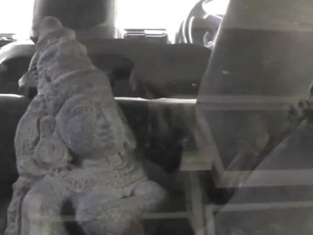 தீனதயாளன் சாதா சிலை திருடன் இல்லை.. தில்லாலங்கடி திருடன்.. 