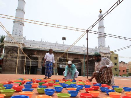புனித ரமலான் நோன்பு தொடங்கியது - அரிசி அளித்த முதல்வருக்கு இஸ்லாமியர்கள் நன்றி