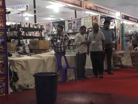 சென்னையில் கனமழை: புத்தக கண்காட்சியில் புத்தகங்கள் நனைந்து சேதம்
