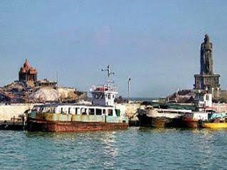 கடல் சீற்றம்... குமரியில் 3 - வது நாளாக படகு போக்குவரத்து பாதிப்பு: சுற்றுலாப் பயணிகள் ஏமாற்றம்