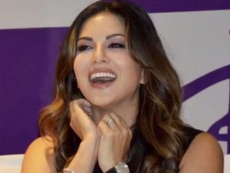 கபடி போட்டித் தொடரில் தேசிய கீதம் பாடப் போகும் சன்னி லியோன்