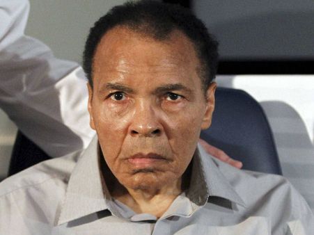 முகம்மது அலியின் இறுதிச் சடங்கு.... பல ஆயிரம் பேர் கண்ணீர் அஞ்சலி!