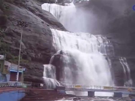 குற்றால சீசனையொட்டி அனைத்து அருவிகளிலும் தண்ணீர் வரத்து ஜோர்... வீடியோ