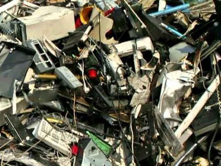 உங்க குப்பையை இங்க கொண்டு வந்து கொட்டுங்க.. காசு கொடுத்து குப்பை வாங்கும் இந்தியா!