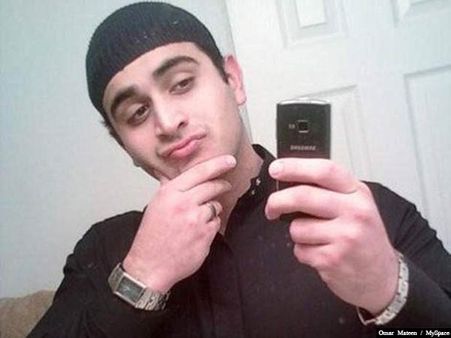 ஆண்கள் முத்தம் கொடுத்துக்கொண்டால் எனது மகனுக்கு பிடிக்காது: அமெரிக்க நைட்கிளப் கொலையாளி தந்தை பேட்டி