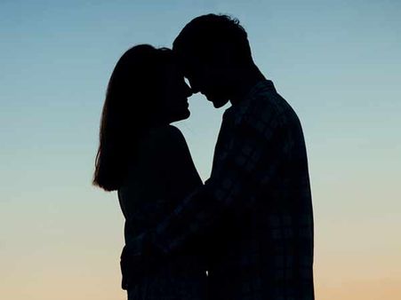 கணவன் மனைவி போல வாழ்ந்து வந்த கள்ளக்காதலர்களிடையே சண்டை.. கத்திக் குத்து!