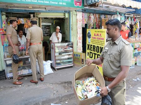 ஹைகோர்ட் உத்தரவு எதிரொலி: பள்ளிகளுக்கு அருகே புகையிலை விற்பனையை தடுக்க போலீசார் தீவிர சோதனை