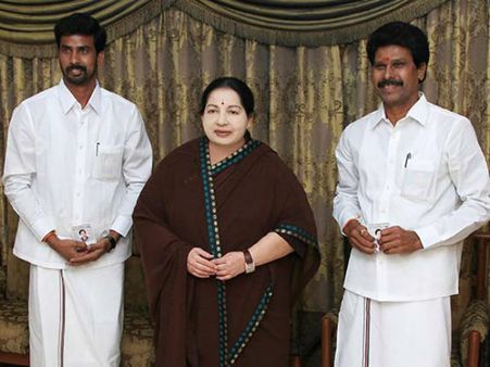 திமுகவில் இருந்து அதிமுகவிற்கு ஓட்டமெடுக்கும் நிர்வாகிகள்.. பின்னணி என்ன?