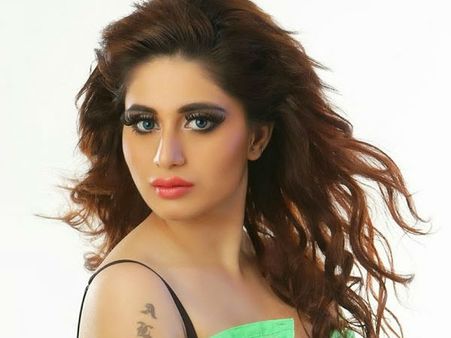 வறுமையால் டெல்லி கோயில்களில் தஞ்சம் அடைந்த பாலிவுட் நடிகை!!