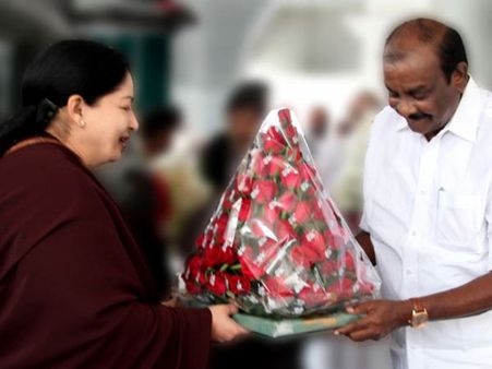 நத்தம் விஸ்வநாதனுக்கு மீண்டும் கட்சிப் பதவி வழங்கினார் ஜெயலலிதா