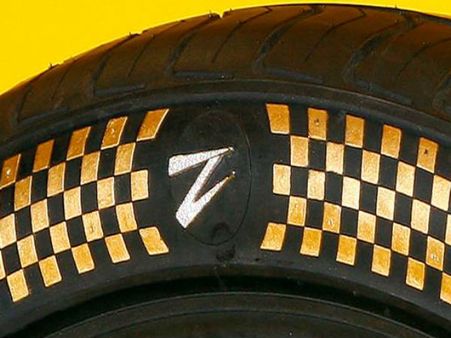 தங்கம், வைரத்தால் ஆன 4 கார் டயர்கள்: விலை ரூ. 4 கோடி ஒன்லி!