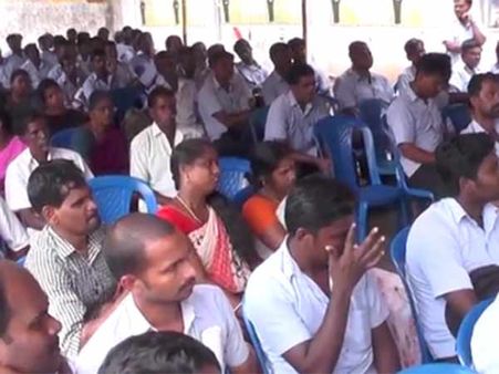 தொழிற்சாலை மூடப்பட்டதால் ஊழியர்கள் உண்ணாவிரதம் - வீடியோ