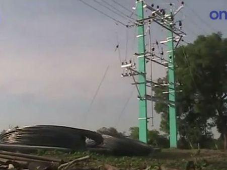 அடக்கொடுமையே.. 'அம்மா' திட்ட அரசு விழாவுக்கு கொக்கி போட்டு மின்சாரம் திருட்டு