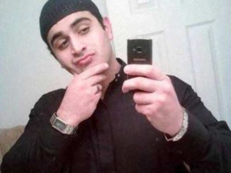 நைட்கிளப்பில் துப்பாக்கிச்சூடு நடத்திக் கொண்டே ஃபேஸ்புக்கில் செய்தி தேடிய கொலையாளி