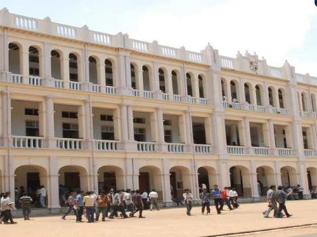 ஹாஸ்டலில் ரூம் வேண்டுமானால் ஆங்கில டெஸ்டில் பாஸ் ஆக வேண்டும்.. லயோலா கல்லூரி 'செக்'