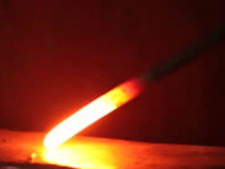 தூக்கத்தில் இருந்த மகளின் கன்னத்தில் சூடு... குடிகார தந்தை கைது