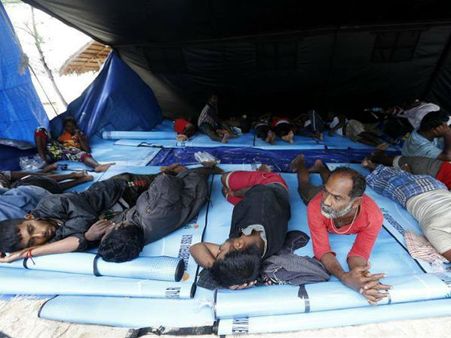 இந்தோனேசியாவில் தரை இறங்க அனுமதிக்கப்பட்ட 44 ஈழத் தமிழ் அகதிகள் எதிர்காலம் என்ன?