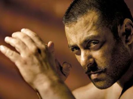 பலாத்காரம் செய்யப்பட்ட பெண்கள் இளக்காரமா..? சல்மான்கான் மீது தேசிய மகளிர் ஆணையம் பாய்ச்சல்