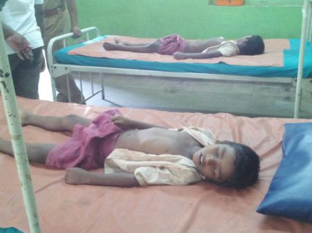 ஆரணி அருகே மின் கம்பியை மிதித்த இரு சகோதரர்கள் தாய் கண்முன்பே பலியான பரிதாபம்