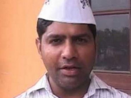 ஆம் ஆத்மி எம்எல்ஏ ஆபாசமாகப் பேசி கீழே தள்ளிவிட்டதாக பெண் புகார் - எம்.எல்.ஏ மறுப்பு