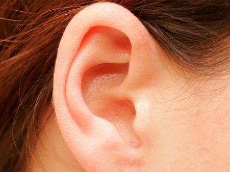 மனைவியின் காதை கடித்து துப்பிய கணவர்- ஒட்டவைக்க முடியாது என மருத்துவர்கள் கைவிரிப்பு